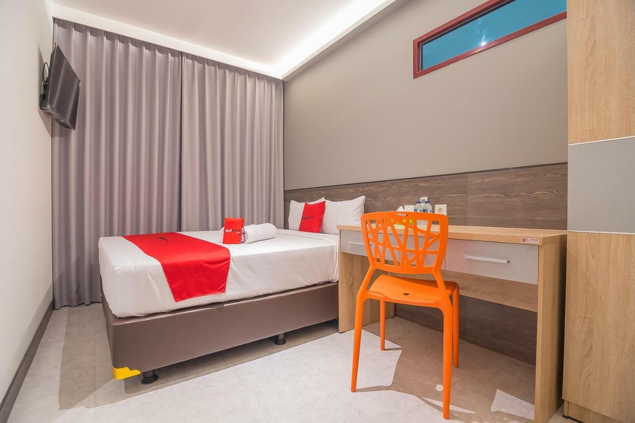 Reddoorz Near Taman Rejomulyo Hotel Semarang Exterior photo