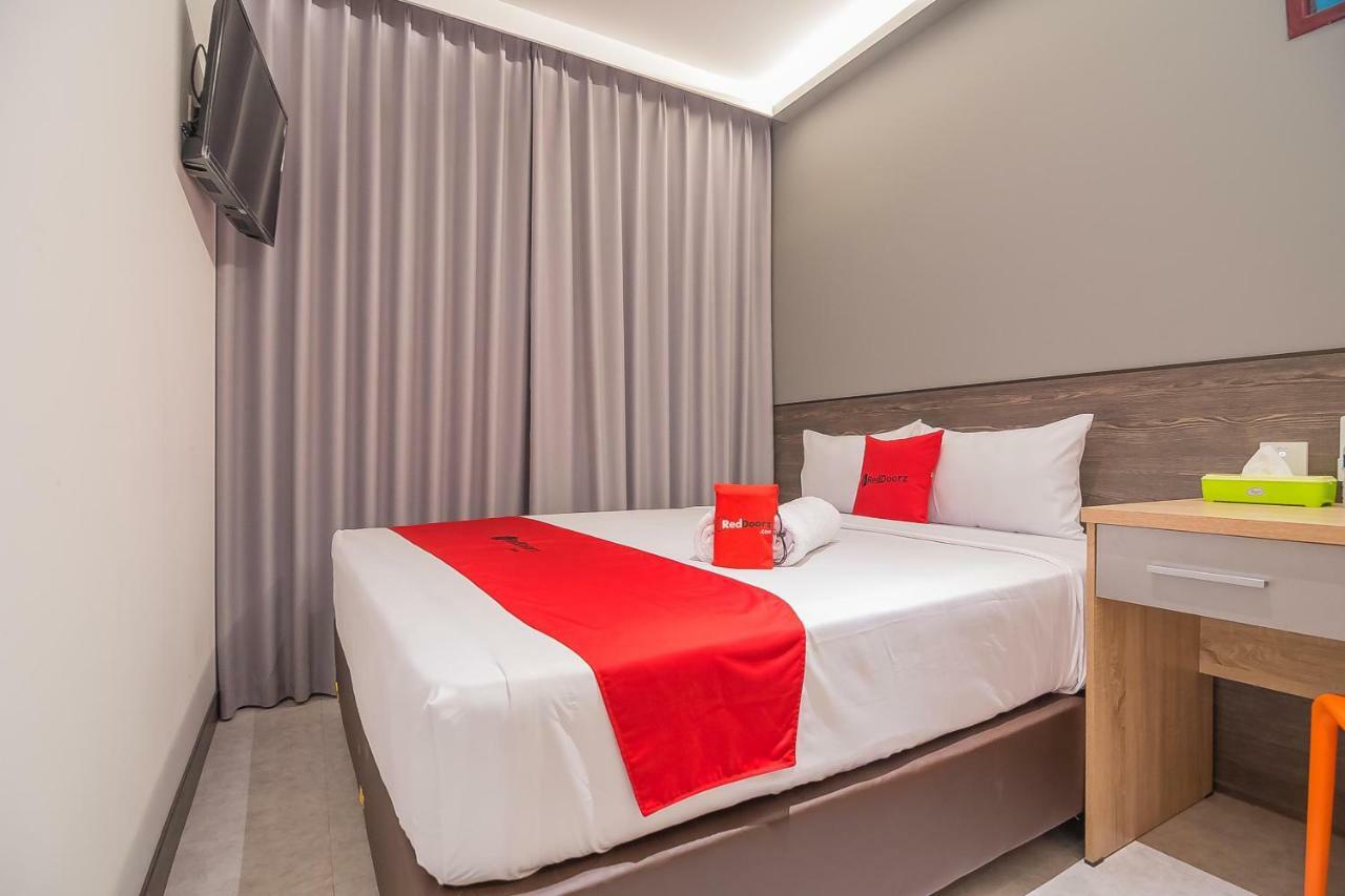 Reddoorz Near Taman Rejomulyo Hotel Semarang Exterior photo