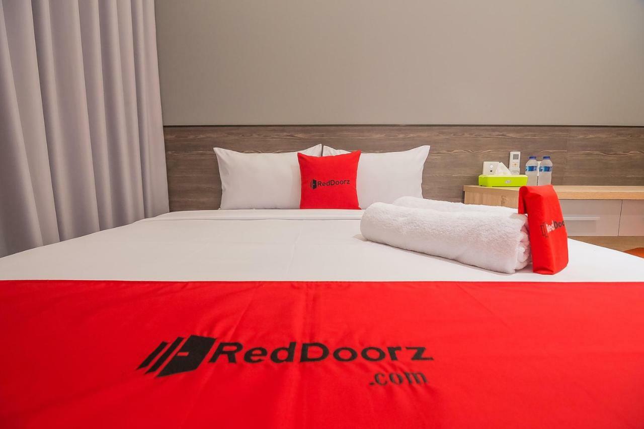 Reddoorz Near Taman Rejomulyo Hotel Semarang Exterior photo